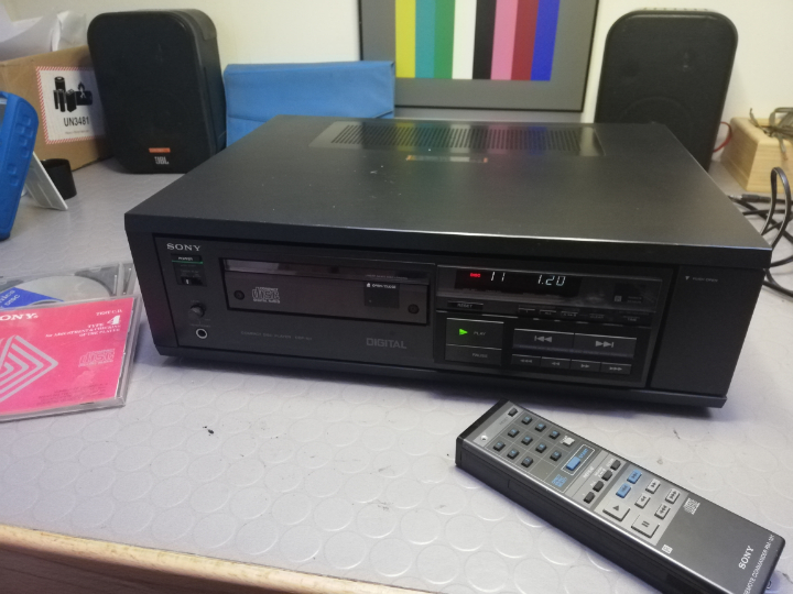 Sony CDP-101 im original Wooden Case TAC-101