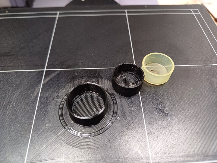 Fehlende Lagerschutzkappen am 3D Drucker nachgedruckt.