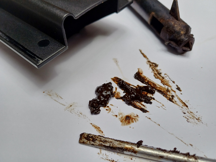 Durch diese unappetitlich Masse wurde der Kaffeeauslauf verstopft