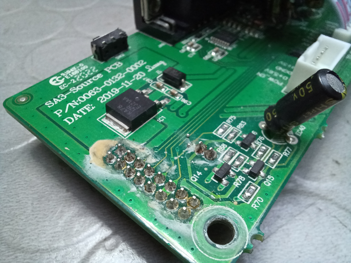 Dafür wurden dann die Lötstellen der Steckverbindungen nicht vom Flussmittel gereinigt. Dafür wurden dann die Lötstellen der Steckverbindungen nicht vom Flussmittel gereinigt.