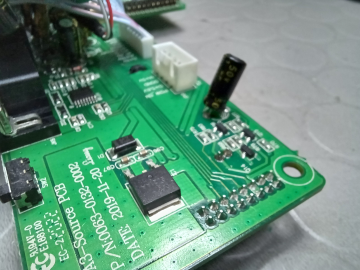 So sollten die Lötstellen generell aussehen, auch wenn die Steckverbindung nach der SMD Fertigung händisch verlötet wird. So sollten die Lötstellen generell aussehen, auch wenn die Steckverbindung nach der SMD Fertigung händisch verlötet wird.