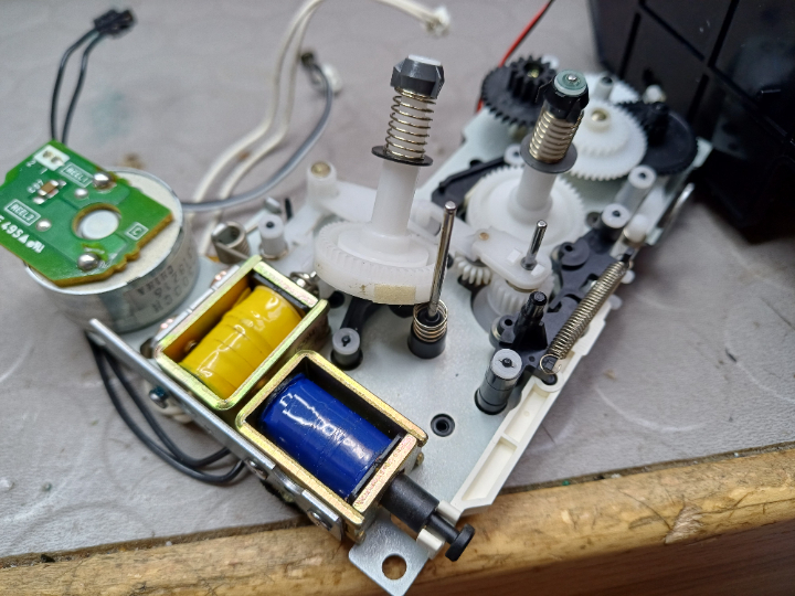 Nach über 20 Jahren klebt der Bremsfilz am Wickelteller statt am Bremshebel.