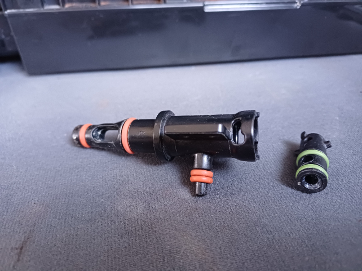 Gereinigt und die Dichtungen geprüft und gefettet