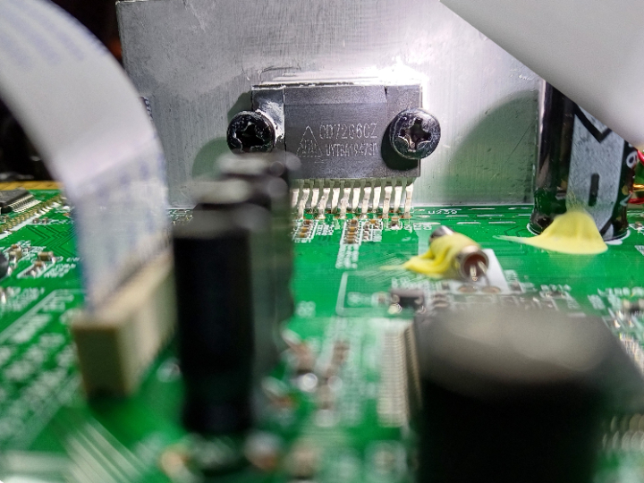 Signale am verbauten CD 7266CZ Endstufen-IC überprüft, Betriebsspannung und Audiosignal liegt an, Stand-By Signal fehlt aber. Signale am verbauten CD 7266CZ Endstufen-IC überprüft, Betriebsspannung und Audiosignal liegt an, Stand-By Signal fehlt aber.