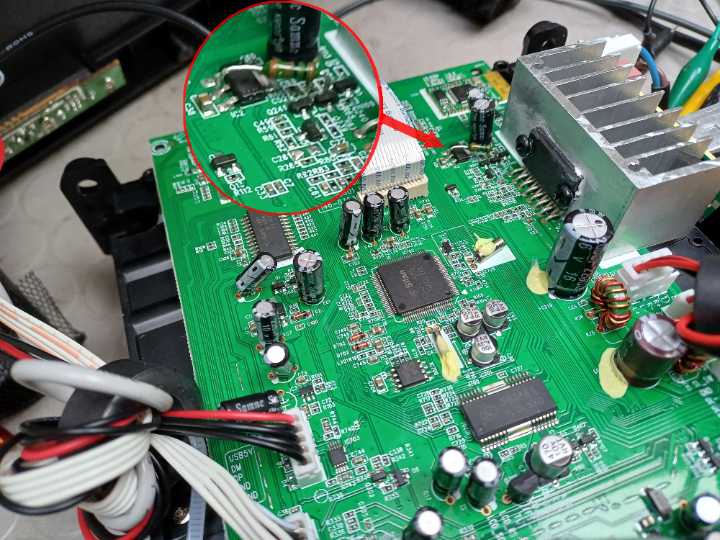 Eine kleine Änderung an der Schaltung hinzugefügt, damit der Endstufen-IC bei Betrieb einschaltet. Eine kleine Änderung an der Schaltung hinzugefügt, damit der Endstufen-IC bei Betrieb einschaltet.