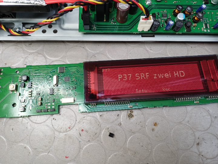 An der Displayplatine, ebenfalls DC-DC-Konverter und war eine defekte SMD Schottky-Diode