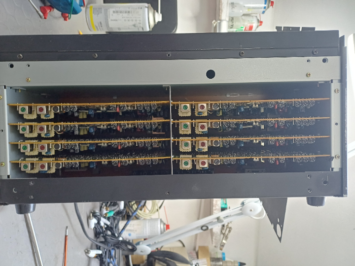 8 getrennte Audioplatinen