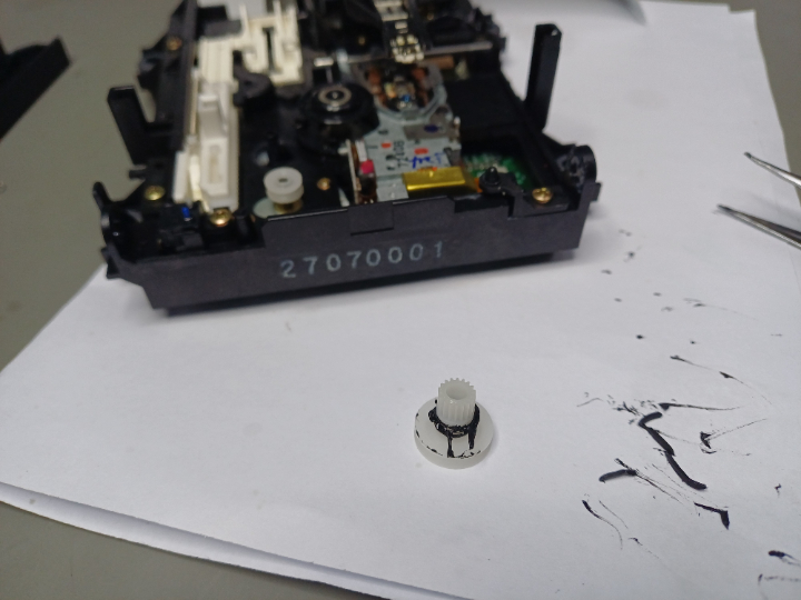 Wie so oft ist vom Loadingriemen nur noch eine klebrige Masse übrig.