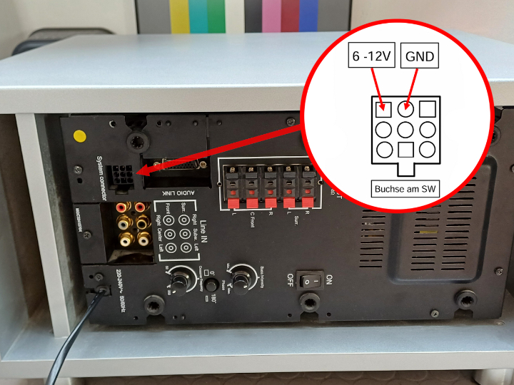 Belegung der 9 poligen Buchse am Subwoofer. 
Einfachste Lösung Kabel direkt in die Würfelbuchse gesteckt und eventuell mit Heißkleber oder Haftpaste fixiert, dann ist auch ein Betrieb ohne Loewe TV möglich.