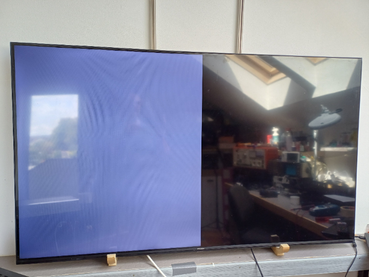 Panel rechts abgeklemmt, dann startet der Fernseher und schon ist der Fehler eingegrenzt. Panel rechts abgeklemmt, dann startet der Fernseher und schon ist der Fehler eingegrenzt.